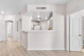 Photo #6: 2594090 Listing