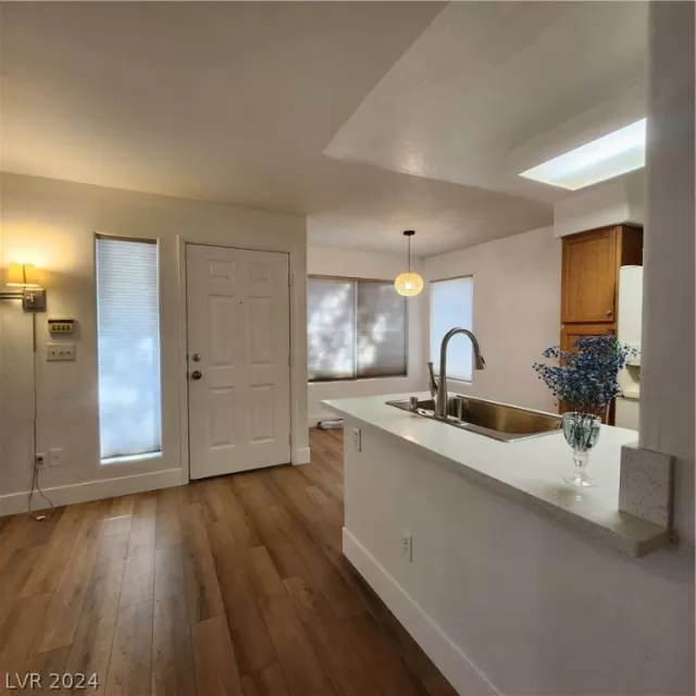 MLS: 2594095 Condo For Sale