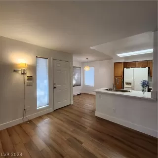 Photo #1: 2594095 Listing 