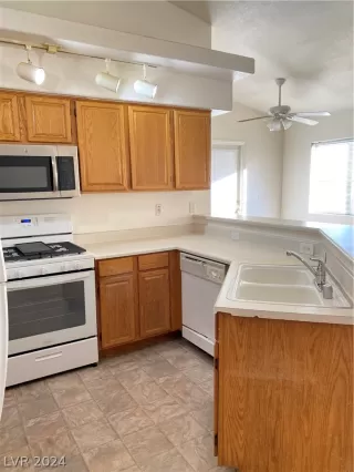 Photo #5: 2594108 Listing 