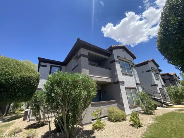 MLS: 2594122 Condo For Sale