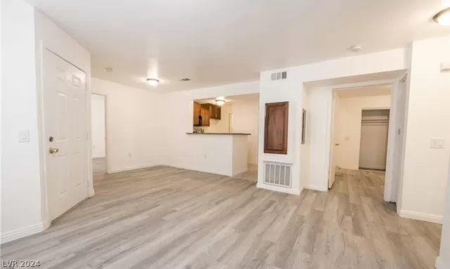 MLS: 2594214 Condo For Sale