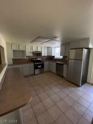 Photo #5: 2594229 Listing