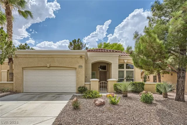 MLS: 2594256 Condo For Sale