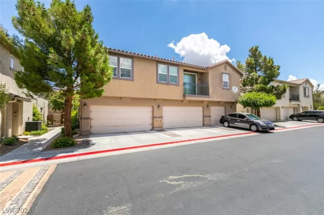 MLS: 2594305 Condo For Sale