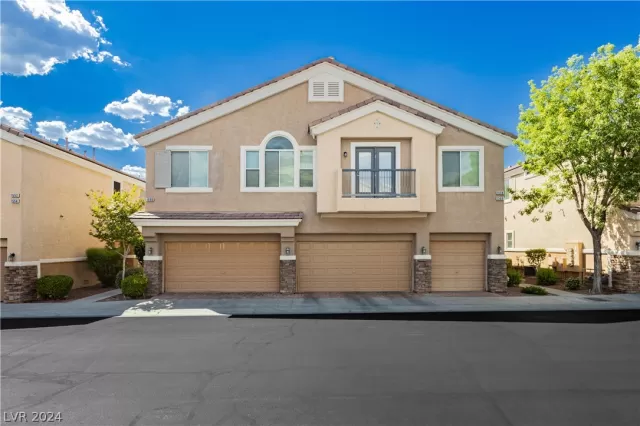 MLS: 2594318 Condo For Sale