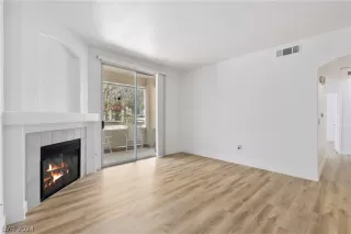 Photo #5: 2594342 Listing