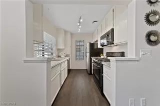 Photo #5: 2594385 Listing