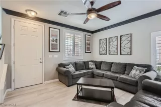 Photo #5: 2594401 Listing