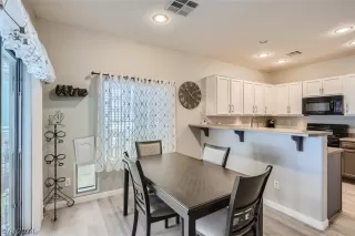 Photo #6: 2594401 Listing