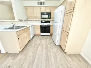 Photo #1: 2594405 Listing 