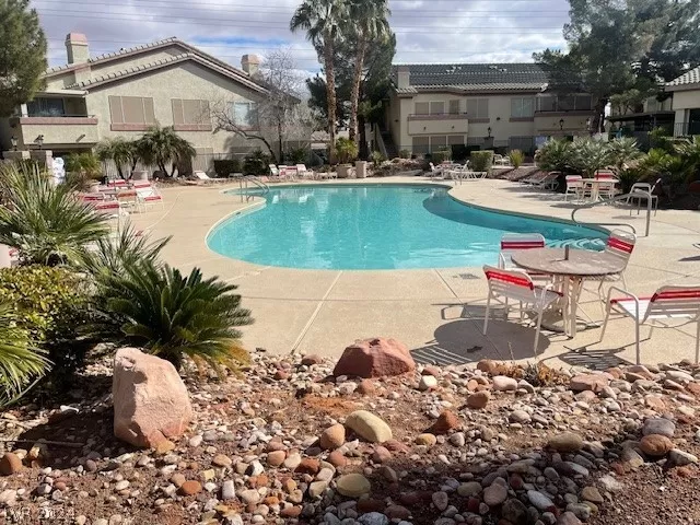 MLS: 2594467 Condo For Sale