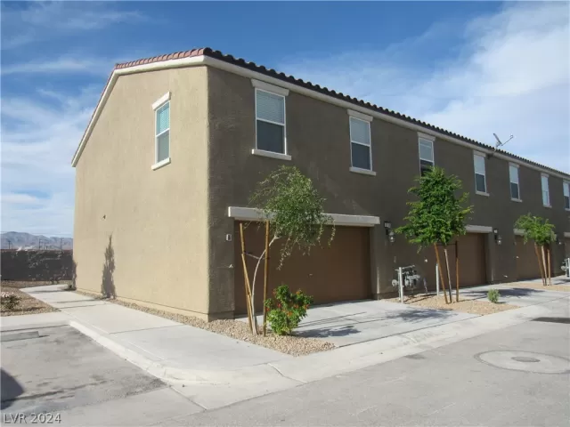 MLS: 2594568 Condo For Sale