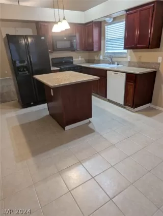 Photo #2: 2594589 Listing 