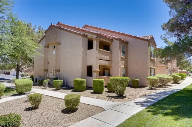 MLS: 2594605 Condo For Sale