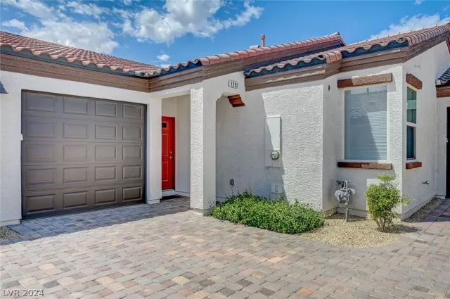 MLS: 2594640 Condo For Sale