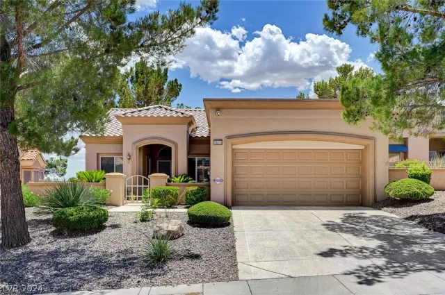 MLS: 2594661 Condo For Sale