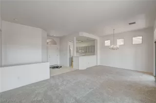 Photo #6: 2594661 Listing