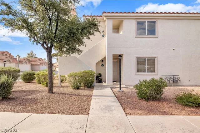 MLS: 2594694 Condo For Sale