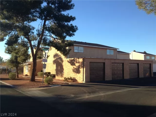 MLS: 2594749 Condo For Sale