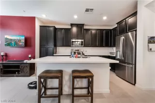 Photo #6: 2594757 Listing