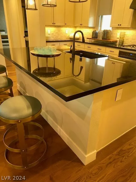 MLS: 2594785 Condo For Sale