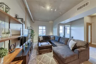 Photo #3: 2594815 Listing