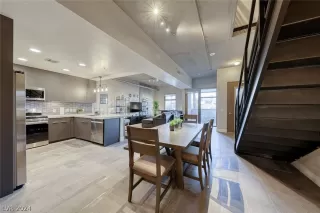 Photo #5: 2594815 Listing