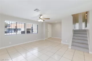 Photo #3: 2594827 Listing