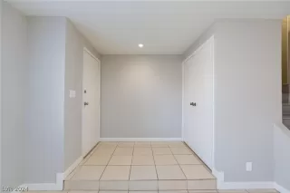 Photo #4: 2594827 Listing