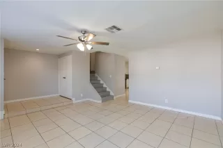 Photo #5: 2594827 Listing