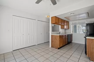 Photo #6: 2594836 Listing