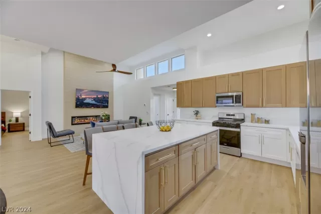 MLS: 2594878 Condo For Sale