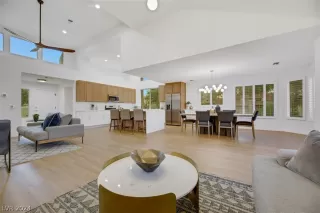 Photo #5: 2594878 Listing