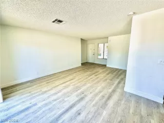 Photo #3: 2594888 Listing 