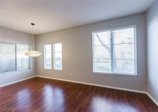 Photo #5: 2594902 Listing