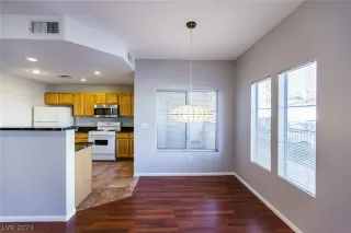 Photo #6: 2594902 Listing