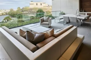 Photo #2: 2594912 Listing