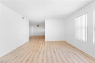 Photo #4: 2594926 Listing