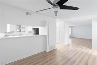 Photo #5: 2594926 Listing