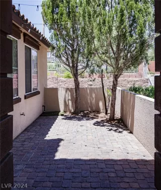 Photo #3: 2594933 Listing 