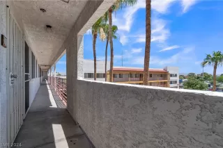 Photo #4: 2594935 Listing