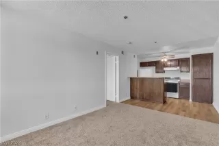 Photo #6: 2594935 Listing