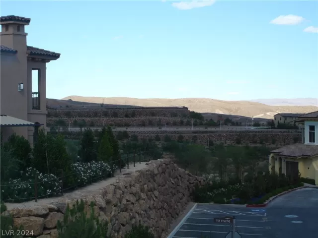 MLS: 2594940 Condo For Sale