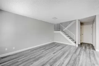 Photo #6: 2594948 Listing