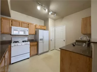 Photo #3: 2594967 Listing