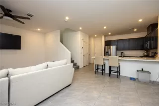 Photo #2: 2595012 Listing 