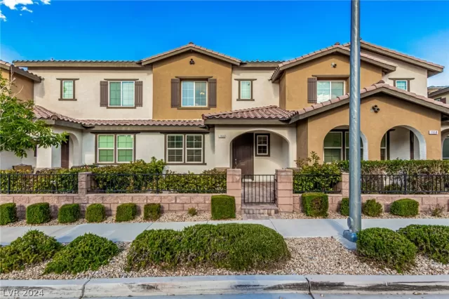 MLS: 2595019 Condo For Sale