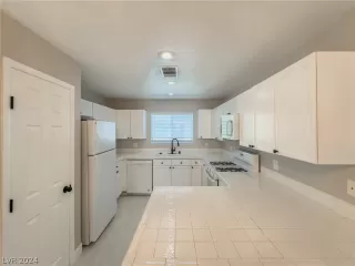 Photo #4: 2595021 Listing 