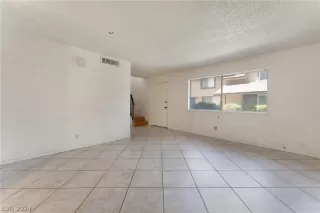 Photo #2: 2595030 Listing